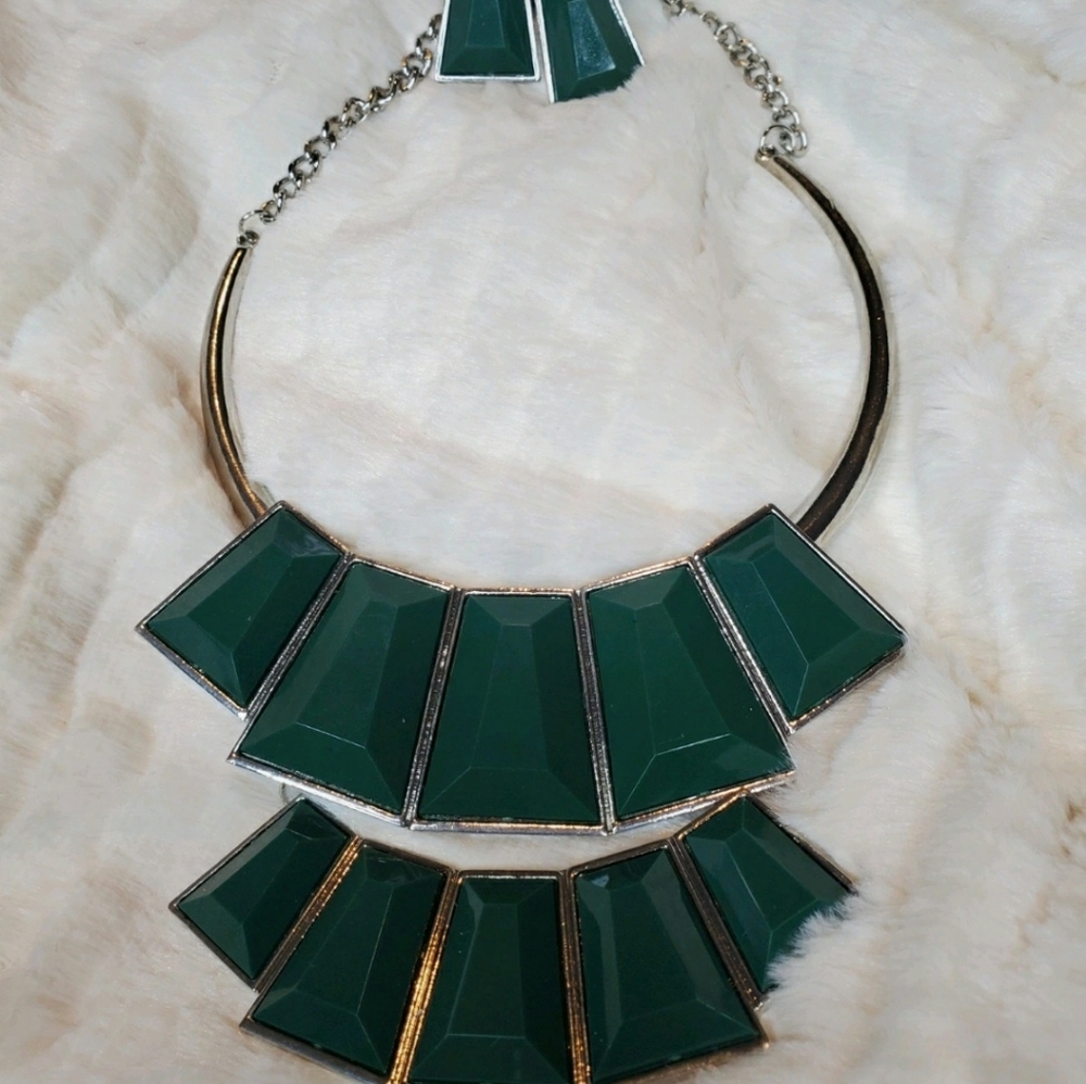 Green Necklace Set